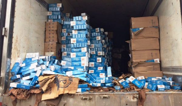 Policia localiza cargas de cigarros contrabandeados no interior de Palmeira