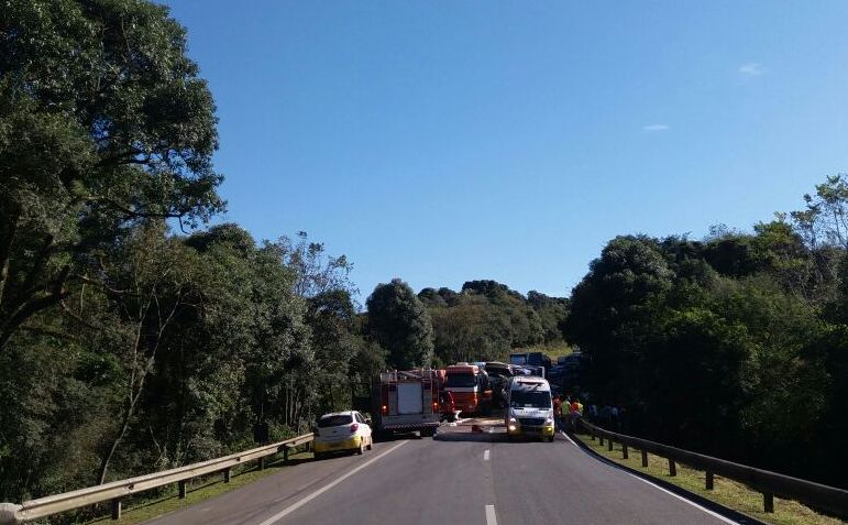 Engavetamento bloqueia BR-277 sentido Litoral por mais de 2 horas