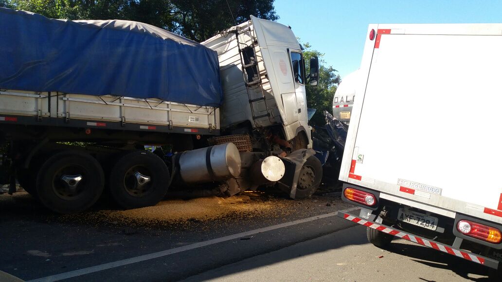 Engavetamento bloqueia BR-277 sentido Litoral por mais de 2 horas