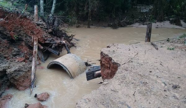 Secretaria de Obras realiza reparos por danos causados pela chuva