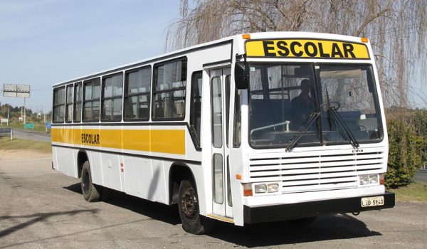 Secretaria de educação reforma ônibus do roteiro escolar