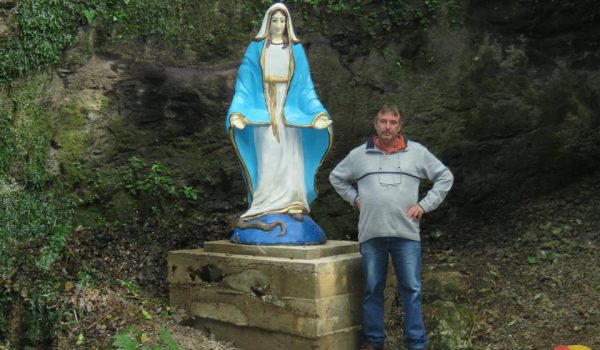 Benção da gruta de Nossa Senhora das Graças atraiu muitas pessoas em Pinheiral de Cima