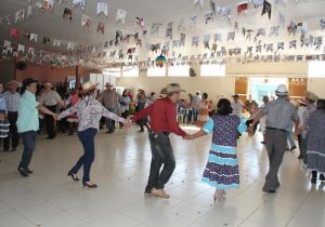 “Arraiá da Hiperdia” reúne idosos no fomento à prática de atividades físicas