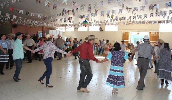 “Arraiá da Hiperdia” reúne idosos no fomento à prática de atividades físicas