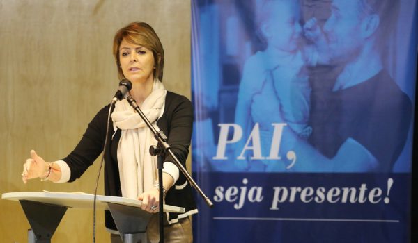 Agosto Azul no Paraná incentiva a paternidade responsável