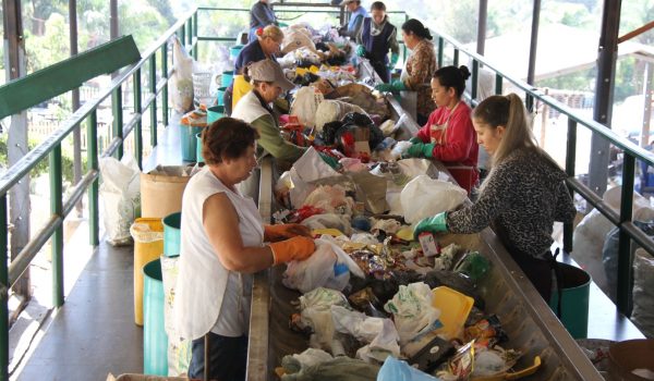 Novo contrato de coleta de resíduos gera economia de R$ 500 mil