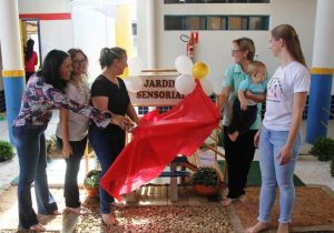 Cmei Rubens Borcoski implanta projeto para despertar os sentidos nas crianças