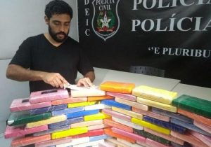 Van com placas de Palmeira é apreendida em Santa Catarina com R$ 3 milhões de pasta base de cocaína