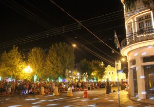 Cantata de Natal reúne centenas de espectadores na Praça da Matriz