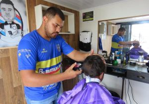 Palmeira recebe primeira barbearia sobre rodas