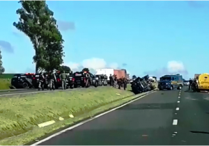 Tentativa de assalto a carros fortes deixa BR 376 interditada, em Palmeira