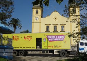 Feira de livros na praça é prorrogada