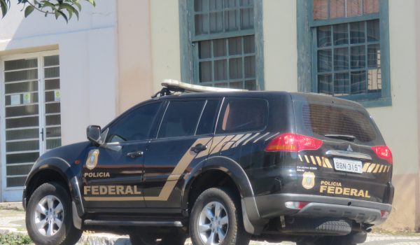 Polícia Federal cumpre mandado judicial em Palmeira
