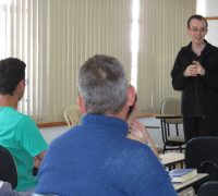 O seminarista André Florcovski  esteve palestrando para os novos catequistas