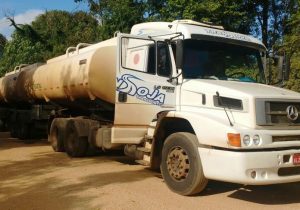 Caminhão abandonado em Palmeira