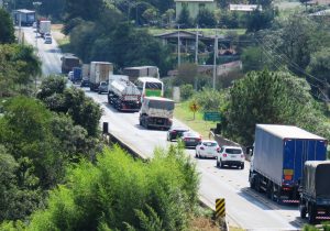 PR 151 sentido Ponta Grossa com trânsito intenso