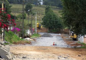 Asfalto na Vila Mayer será feito apenas na frente das residências