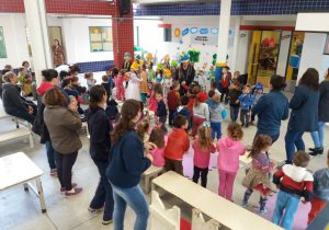 Educadoras da rede municipal de Educação trabalham a cultura brasileira na Semana do Folclore