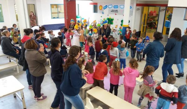 Educadoras da rede municipal de Educação trabalham a cultura brasileira na Semana do Folclore