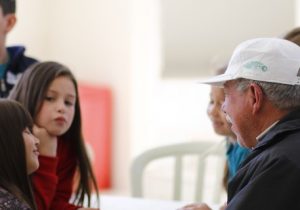 Alunos da Escola Integrada realizam atividades no Lar Acelino