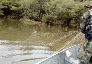 Polícia Ambiental realiza patrulha e encontra 363 metros de redes em lagoa da Vila Palmira