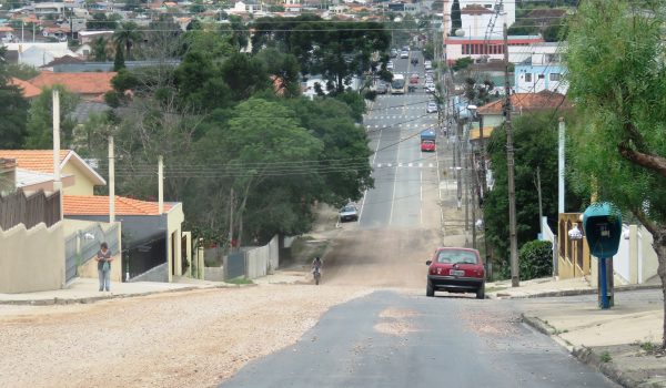 Atraso nas obras de pavimentação da XV de novembro gera insatisfação em moradores