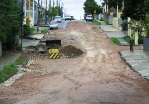 Moradores questionam paralisação das obras na XV de Novembro