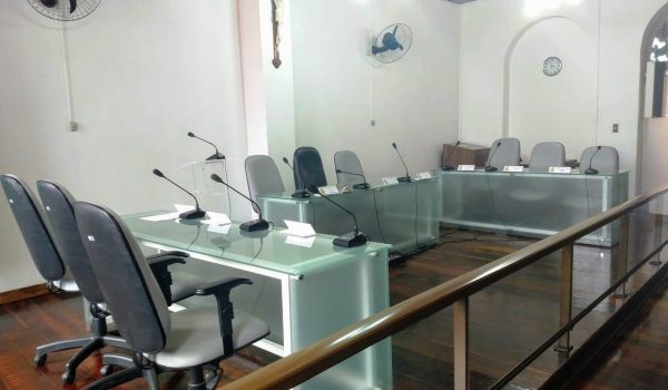 Câmara Municipal recebe novas mesas