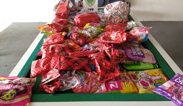 Polícia Militar arrecada doces e brinquedos para o dia das crianças
