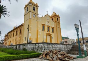 Paróquia inicia campanha de arrecadação de pedras para calçada em torno da Igreja Matriz