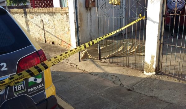 Homem de 35 anos é encontrado morto no portão de casa em Porto Amazonas