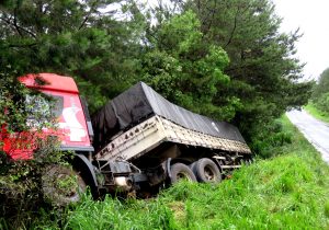 Saída de pista na PR 151 em Palmeira