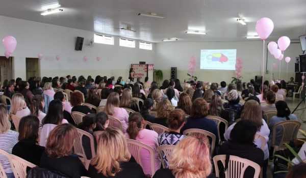 “Tarde Rosa” reúne mais de 200 mulheres e finaliza as atividades do mês de Outubro