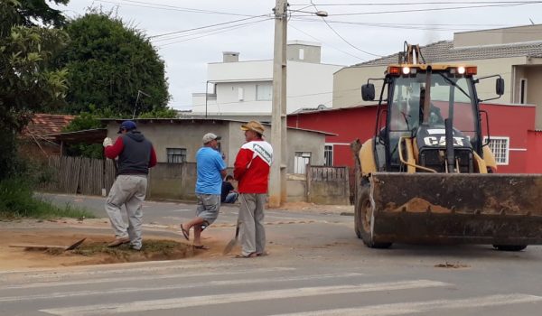 Parceria entre as secretarias de Obras e Meio Ambiente expande serviços de manutenção de vias públicas do município