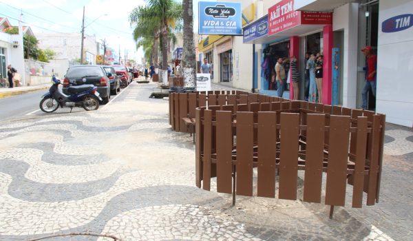 Reforma irá revitalizar bancos e floreiras do calçadão da Rua Conceição