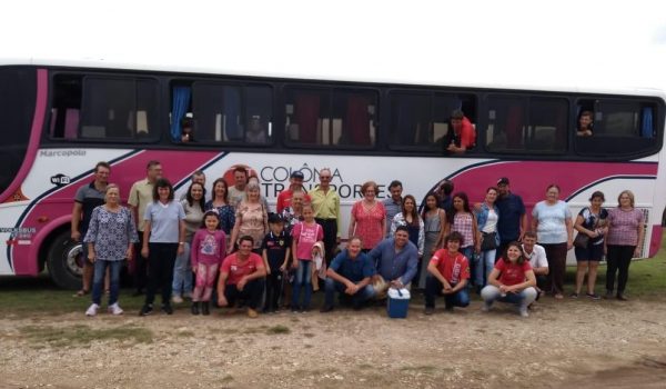 Ônibus com paroquianos de Monte Alegre leva imagem peregrina a Witmarsum