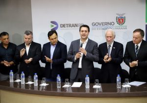 Governador comunica redução de preços de serviços do DETRAN