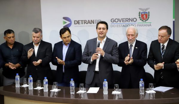 Governador comunica redução de preços de serviços do DETRAN