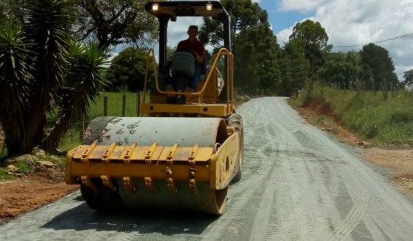 Pavimentação poliédrica em Pinheiral de Baixo é concluída
