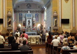 Oração do Santo Terço deu início às celebrações do dia 08 de cada mês