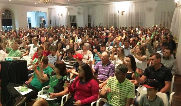 Sicredi reúne mais de 400 associados em assembleia