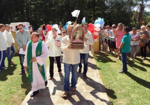 Imagem peregrina de Nossa Senhora da Conceição visita comunidade de Santa Bárbara