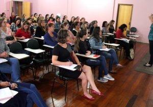 Profissionais da Educação recebem capacitação sobre processo de avaliação por habilidades e competências