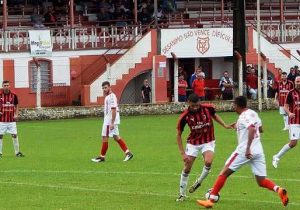 Mesmo com expulsão Ypiranga avança para semifinais do Campeonato de Ponta Grossa