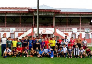 Mais de 50 crianças estão inscritas na escolinha de futebol do Ypiranga