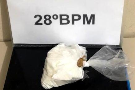 Abordagem de suspeito resulta em apreensão de cocaína em Palmeira