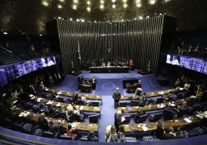 Senado aprova regulamentação da profissão de cuidador de idosos