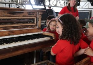 Projeto leva alunos para conhecer espaços da Expo Palmeira