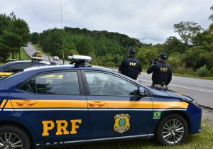 PRF flagra quase 400 ultrapassagens proibidas durante o feriado no Paraná
