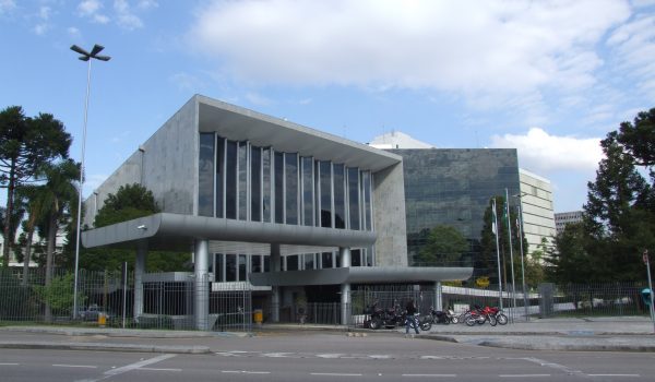 Assembleia avalia proibir inauguração de obras inacabadas no Paraná